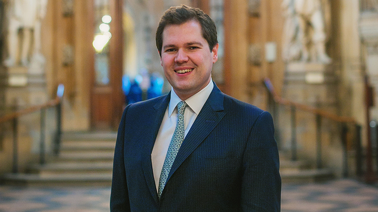 Βρετανία: Ανησυχητική κρίνει την αύξηση των νέων κρουσμάτων κορωνοϊού ο υπουργός Στέγασης